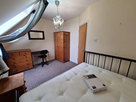 4 bedroom townhouse to rent - Photo 5