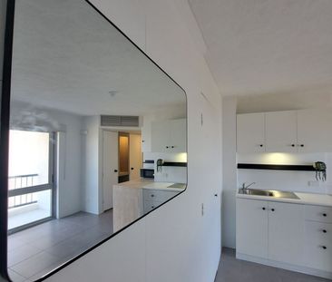 Modern studio apartment on the Southport Broadwater! - Photo 3