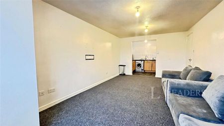 2 bedroom flat to rent - Photo 2