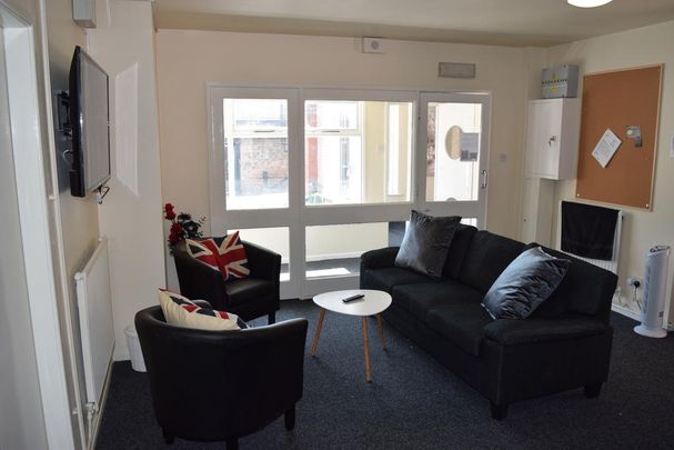 1 bedroom in a house share to rent - Photo 1