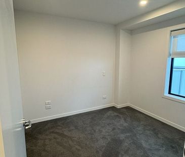 One bedroom architecturally designed complex - Photo 3