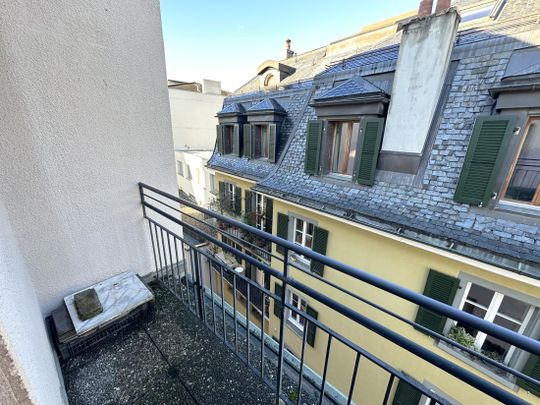 Sion, studio au centre-ville à deux de la place du Midi - Photo 1