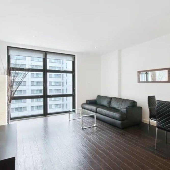 1 Bed Flat, South Quay Square, E14 - Photo 1