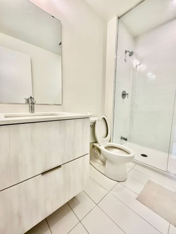 For Lease - 8 Steckley House Lane Unit# 212, Richmond Hill, Ontario - Photo 3