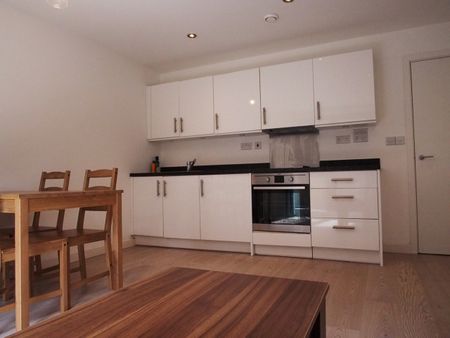 1 Bed Flat, Star Road, W14 - Photo 4