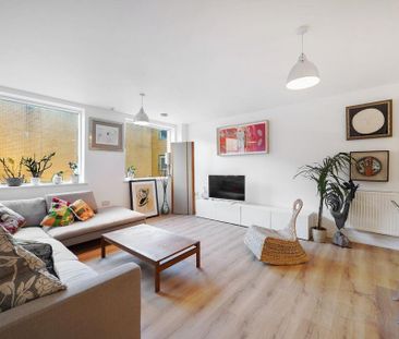 3 bedroom flat to rent - Photo 2