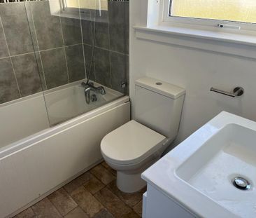 2 bedroom semi-detached house to rent - Photo 2