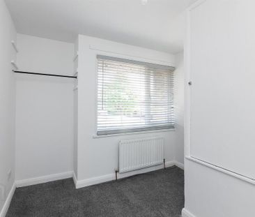 33 Westmount Avenue, Carrickfergus, BT38 8DQ - Photo 3