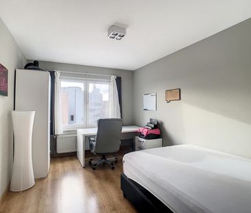 Gemeubelde penthouse met twee slaapkamers in hartje Leuven! - Photo 4