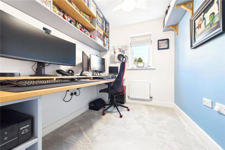 4 bedroom semi-detached house to rent - Photo 5