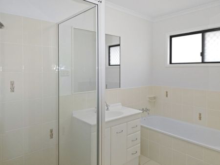 Bright & Spacious Living by the Beach - Photo 4