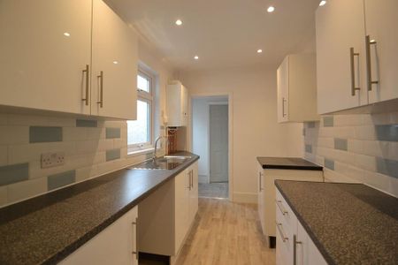 3 bedroom terraced house to rent - Photo 3