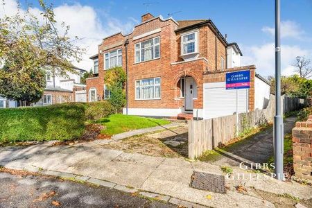 The Lawns, Pinner, HA5 - Photo 4