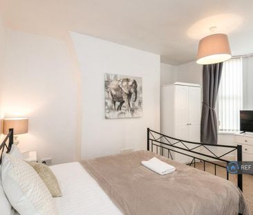 6 bedroom terraced house to rent - Photo 5