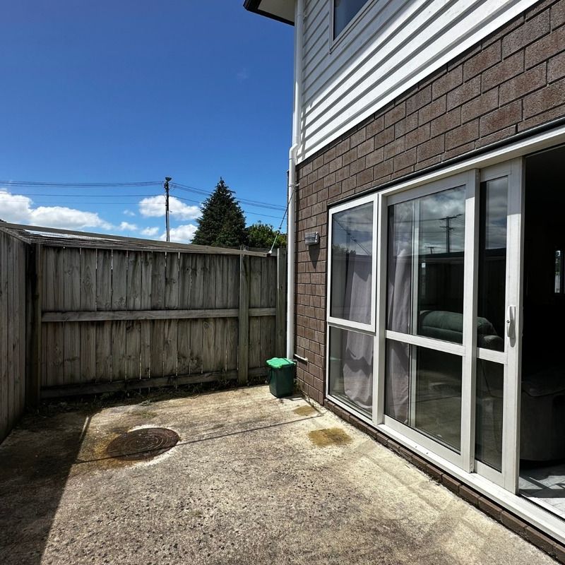 Convenient & Low-Maintenance Townhouse in Prime Central Location - Photo 1