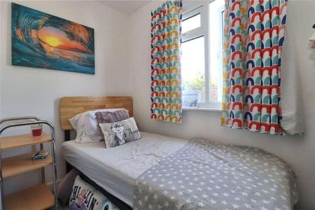 Woking, Surrey, GU22 - Photo 5