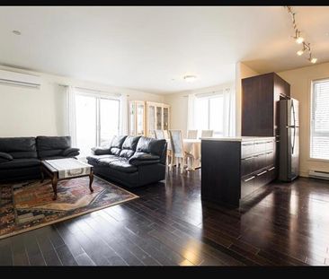 1425 Boul. Le Corbusier - Photo 1