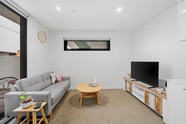 Perfect blend of style, comfort, and convenience. - Photo 1