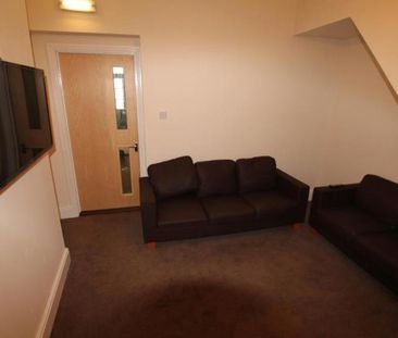 **STUDENT PROPERTY** A great property just around the corner from t... - Photo 1