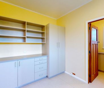Elevated and Spacious Sun Trap - Photo 2