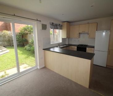 3 bedroom semi-detached house to rent - Photo 3