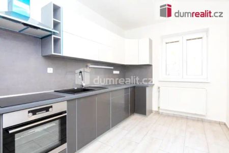 Pronájem prostorného bytu 4+1 s velkým balkonem a krásnými výhledy – Ústí nad Labem - Photo 3
