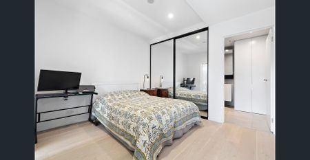 One Bedroom Apartment in the Iconic Noir Apartments! - Photo 3