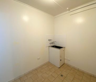 Cosy Three Bedroom Home, Gas cooking, WATER USAGE INCLUDED! - Photo 6