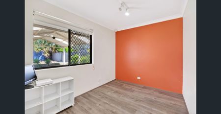 UPDATED FAMILY HOME IN QUIET CUL-DE-SAC - Photo 4