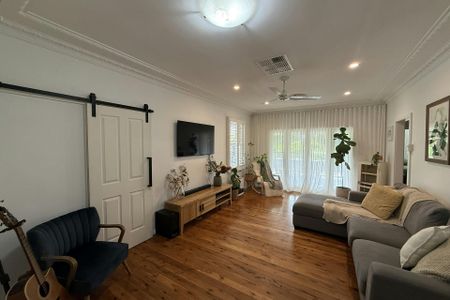 THREE BEDROOM FAMILY HOME - SOUTH DUBBO GEM - Photo 3