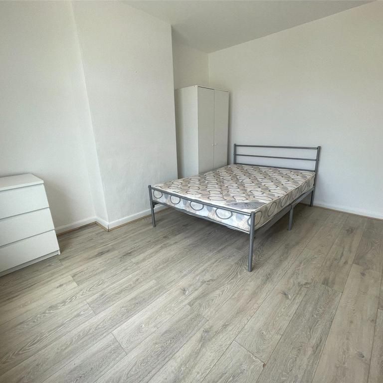 9 bedroom semi-detached house to rent - Photo 1