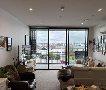 Central City Apartment - Large Balcony, Alps Views - Photo 1