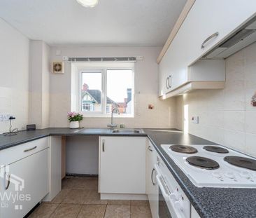 2 bedroom flat to rent - Photo 2