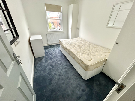 3 bedroom apartment to rent - Photo 2