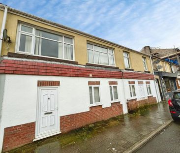 3 bedroom flat to rent - Photo 1