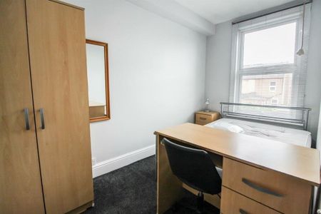 4 Bed Semi-Detached House, Ednaston Road, NG7 - Photo 2