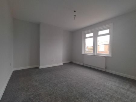 2 bed lower flat to rent in NE64 - Photo 3