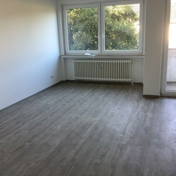 Frisch sanierte 2-Zimmer-Wohnung mit Balkon - Foto 1