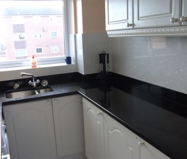 1 Bed Flat, Gurney Close, IG11 - Photo 6