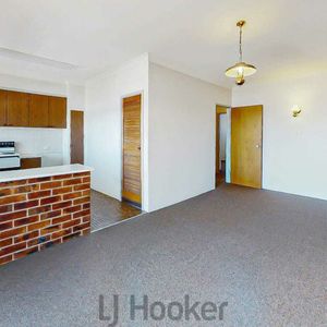 Well-Presented 2-Bedroom Unit With Lake Views - Photo 2