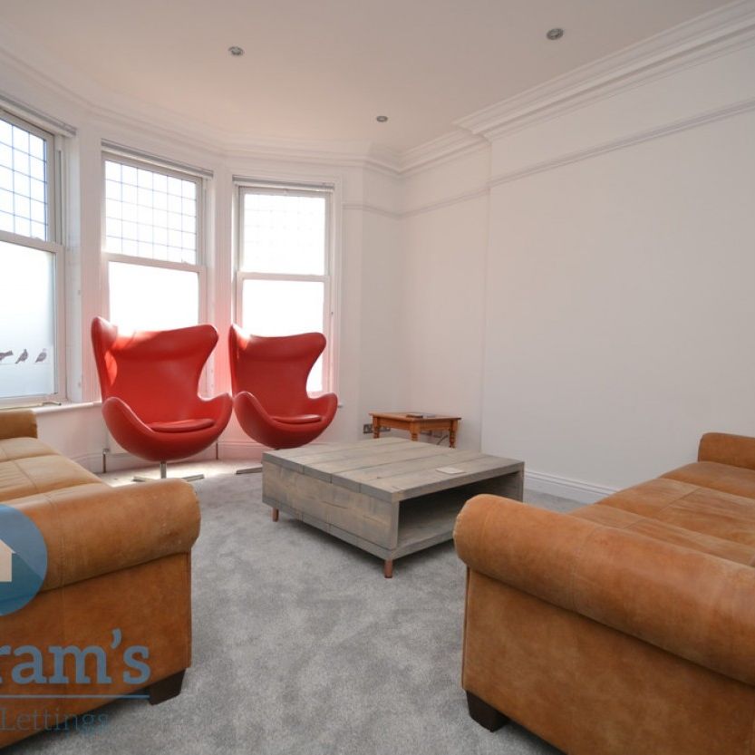 7 bed Detached House for Rent - Photo 1