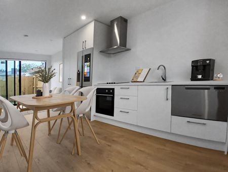 Modern two bedroom townhouse! - Photo 2