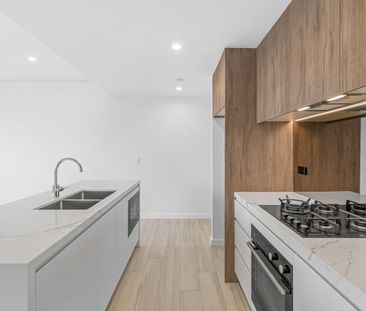 Wake up to sweeping views of Brisbane Water - Photo 6