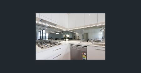 Charming character home beautifully renovated - Photo 3