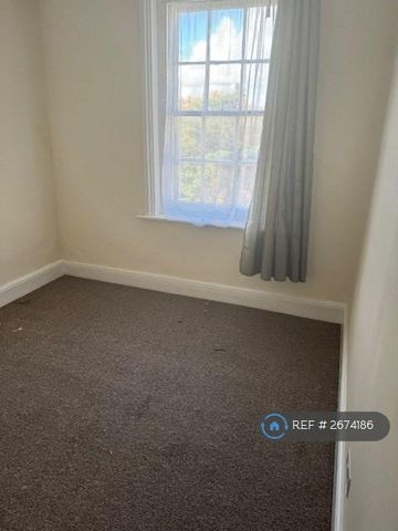 3 bedroom flat to rent - Photo 2
