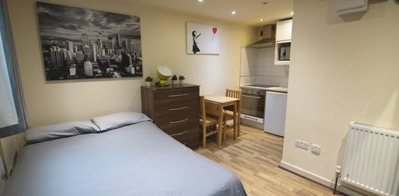 Studio to rent - Photo 2