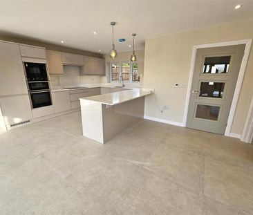4 bedroom detached house to rent - Photo 2