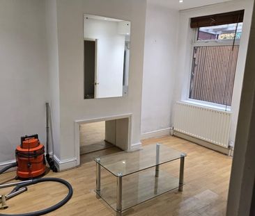 Room in a Shared House, Russell Street, LU1 - Photo 1
