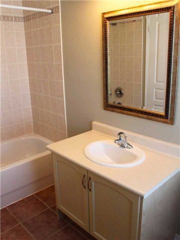 For Lease - 2321 Saddlecreek Crescent, Oakville, Ontario - Photo 4