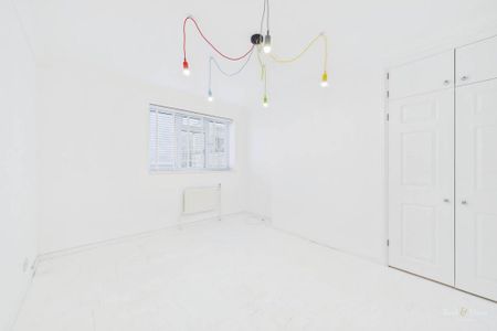 3 bedroom flat to rent - Photo 5